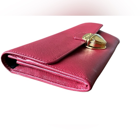 Prada Red Saffiano Tuc Leather Pushlock
Continental Flap Wallet With Box/dustbag - Picture 8 of 11